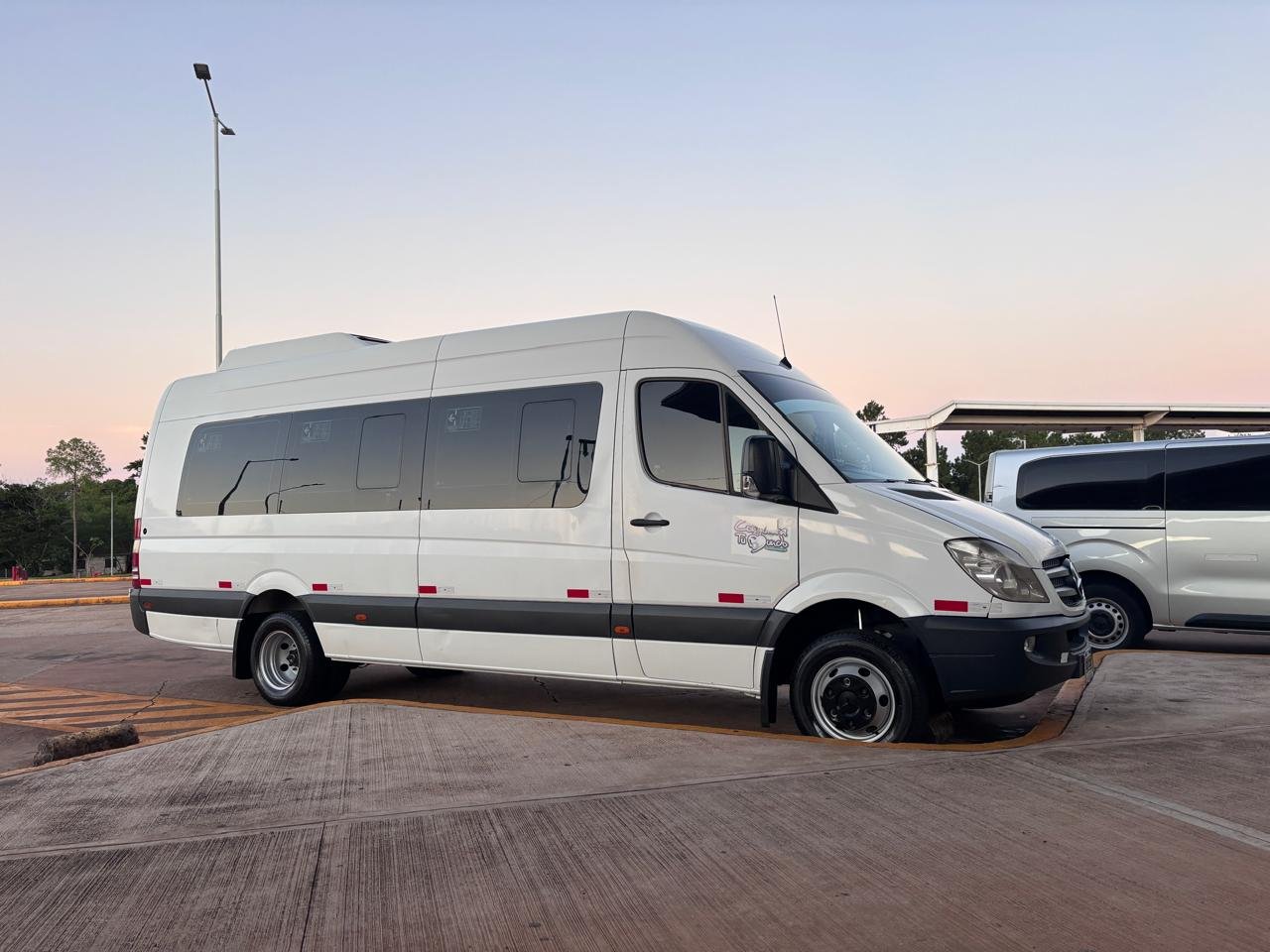 Van Mercedes Sprinter para transporte turístico de grupos en Iguazú